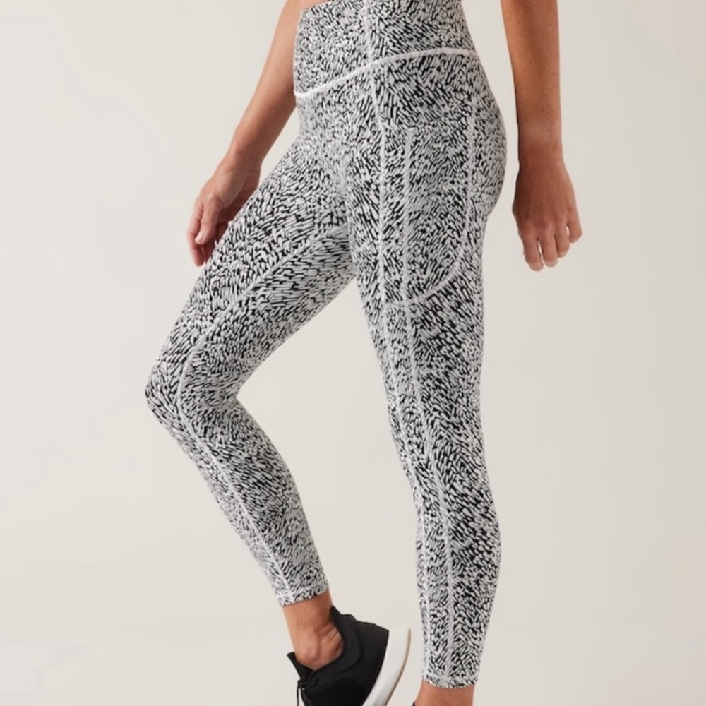Athleta Ultimate Stash 7/8 Textured Tight